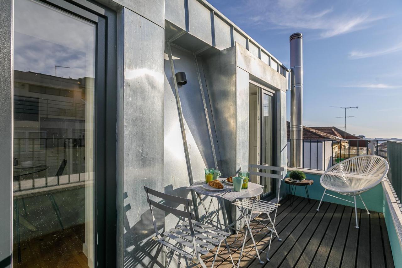 Lovelystay - Downtown Studio With Pool, Ac And Balcony Porto Exterior photo