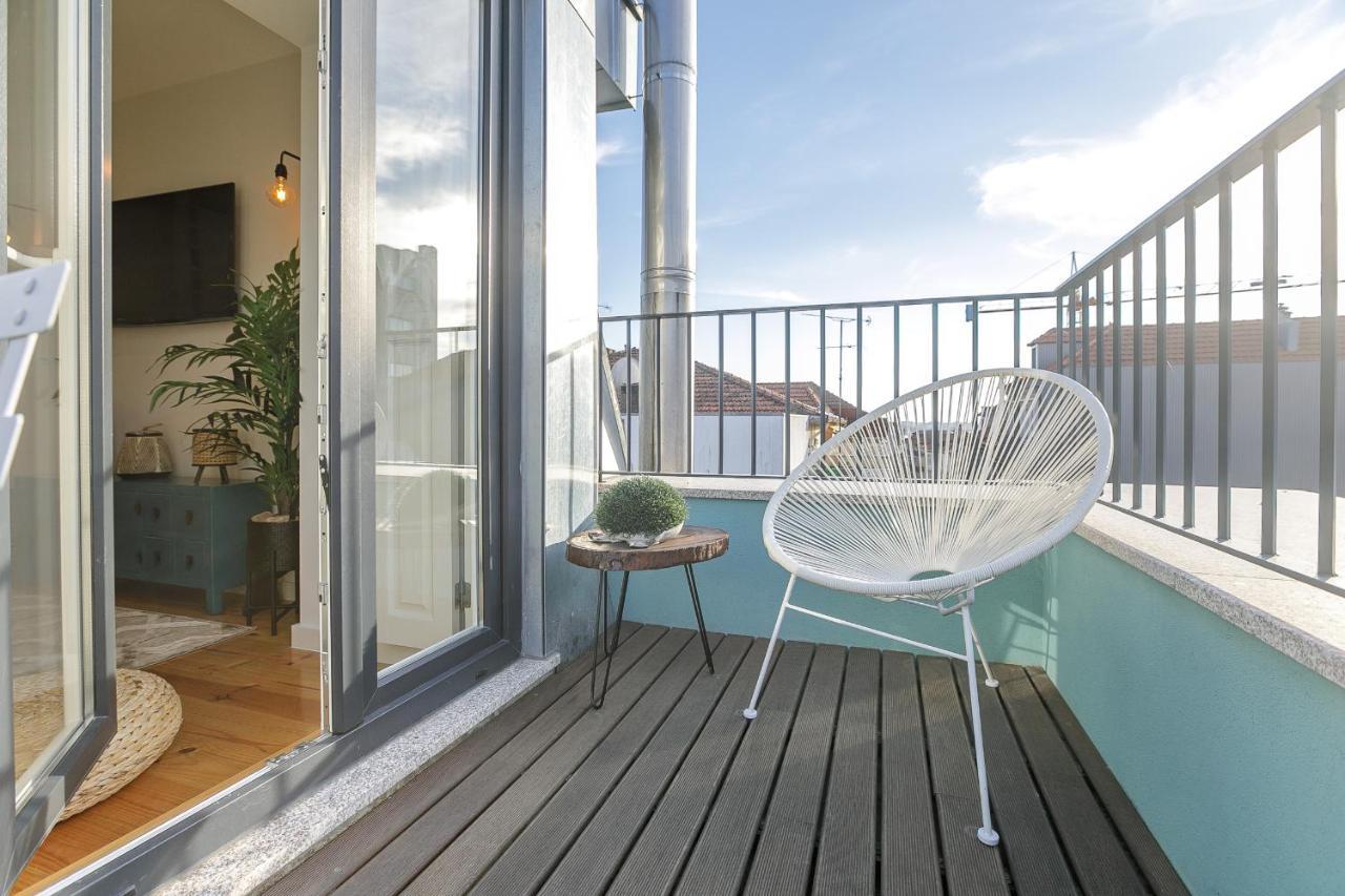 Lovelystay - Downtown Studio With Pool, Ac And Balcony Porto Exterior photo